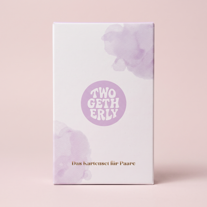 Verpackung der Twogetherly Date Cards, das Kartenset für Paare, in zartem Lavendel